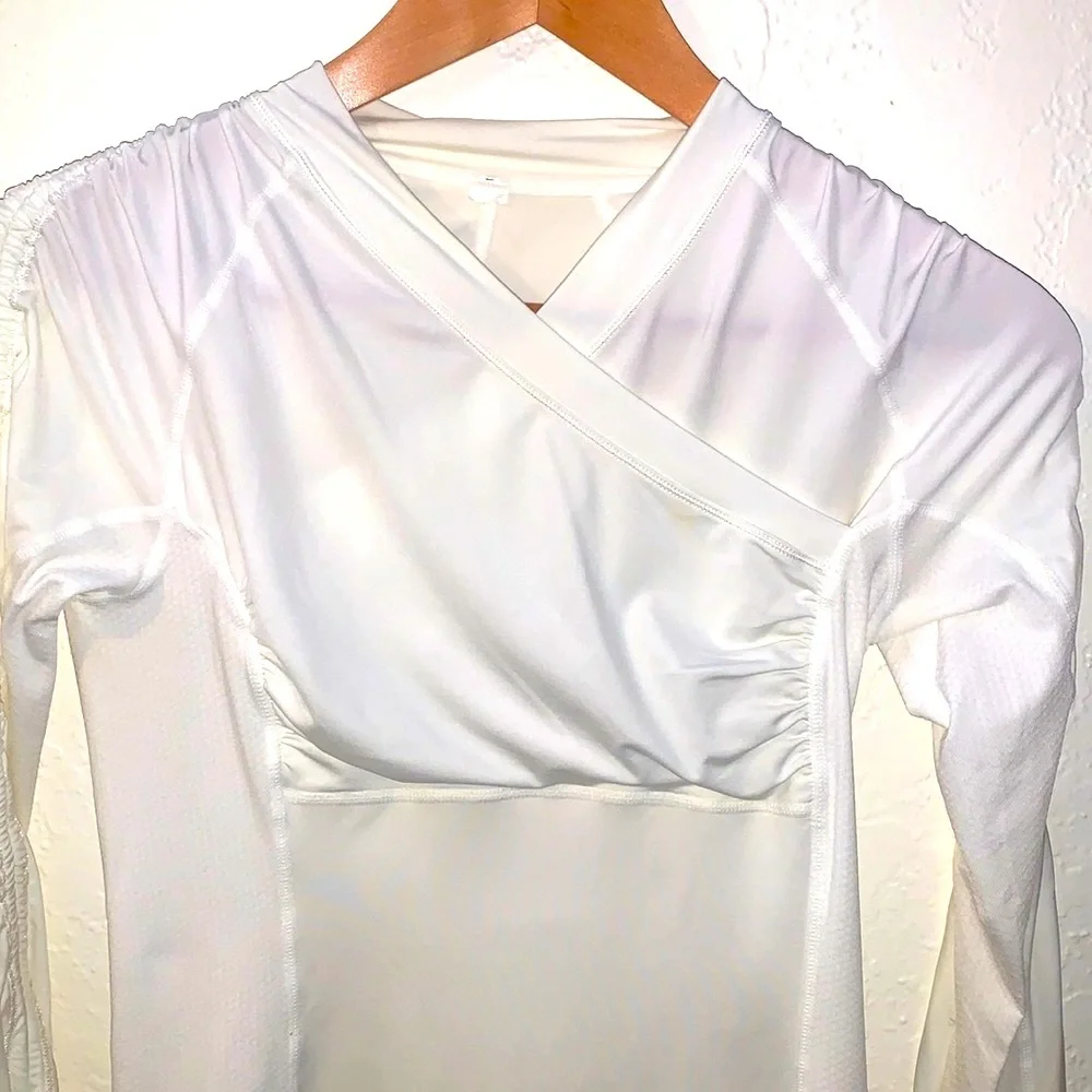 Lululemon Size 4 Ivory Wrap Front Crossover Long Sleeve Run Top Zip Pocket